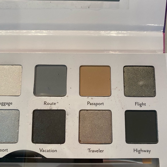 NEW Cargo Cosmetics GETAWAY 12-Pan Eye Shadow Palette - Picture 6 of 10